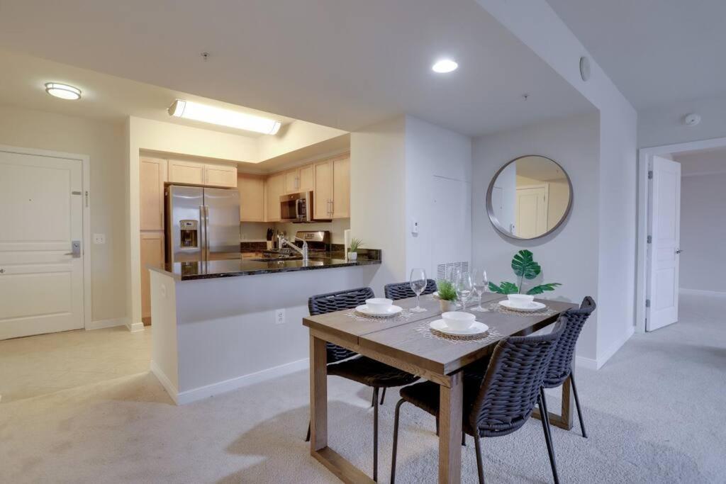 Upscale Comfort Next To Metro And Dining Arlington Ngoại thất bức ảnh